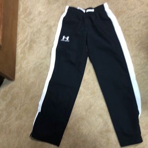 NWOT never worn light material under armor youth medium pants